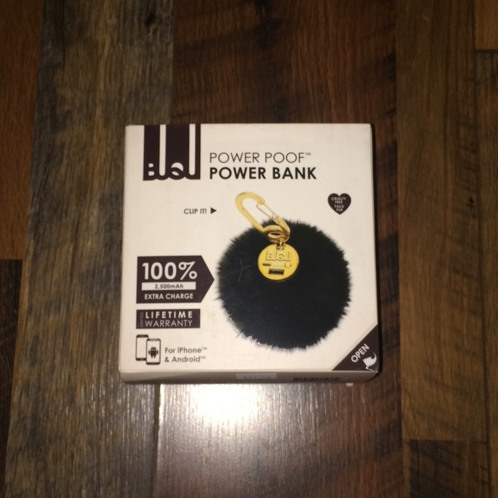 BUQU Black Faux Fur Puff Portable Charger